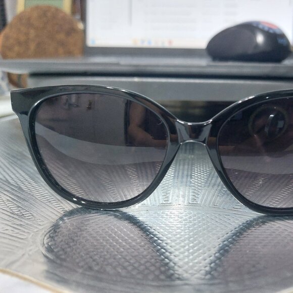 Simple Foster Grant Sunglasses DG0824 FGL Black Summer Must Have Shades - Picture 3 of 11